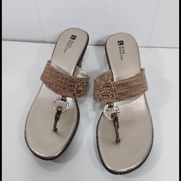 White Mountain gold between toe wedge sandals size 9.5m - Picture 7 of 8